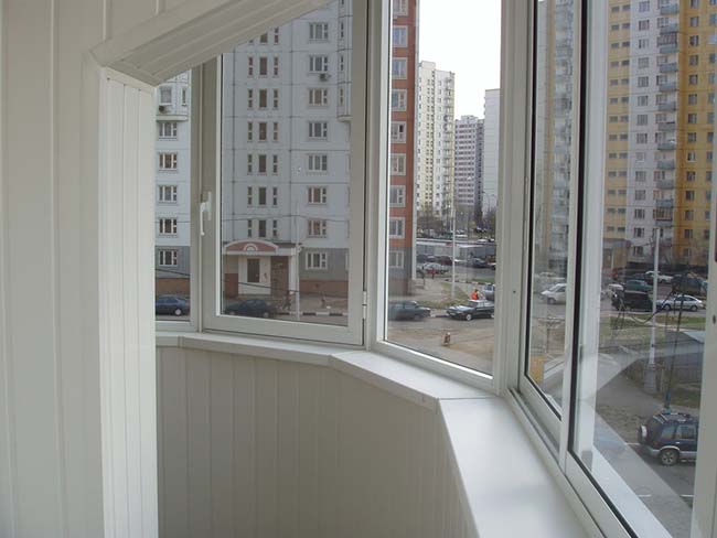 Закругленное радиусное остекление полукруглого балкона и лоджии Подольск