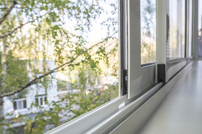 Раздвижное холодное остекление распашными окнами Подольск