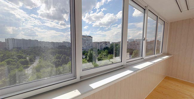 Чем застеклить балкон: ПВХ или алюминием Подольск