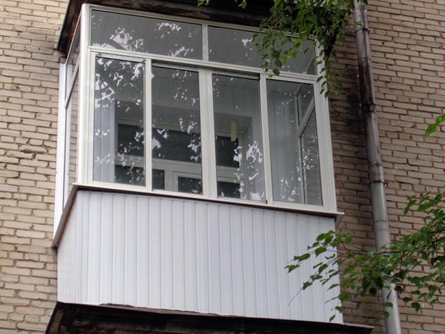 Сколько стоит застеклить балкон в хрущевке - низкие цены Подольск