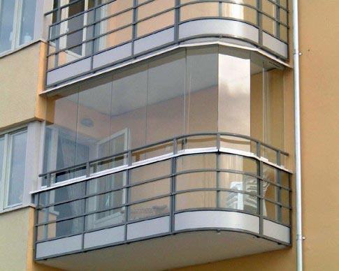 Сплошное безрамное остекление балкона без рам Подольск